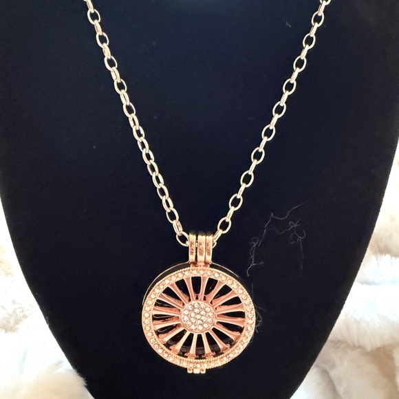 The Coin Collection Pendant Set - Picture 7 of 8